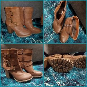 Women's heeled boots with zipper